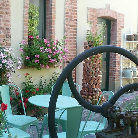 Au Fond De La Cour Bed and Breakfast Veyre-Monton Eksteriør billede