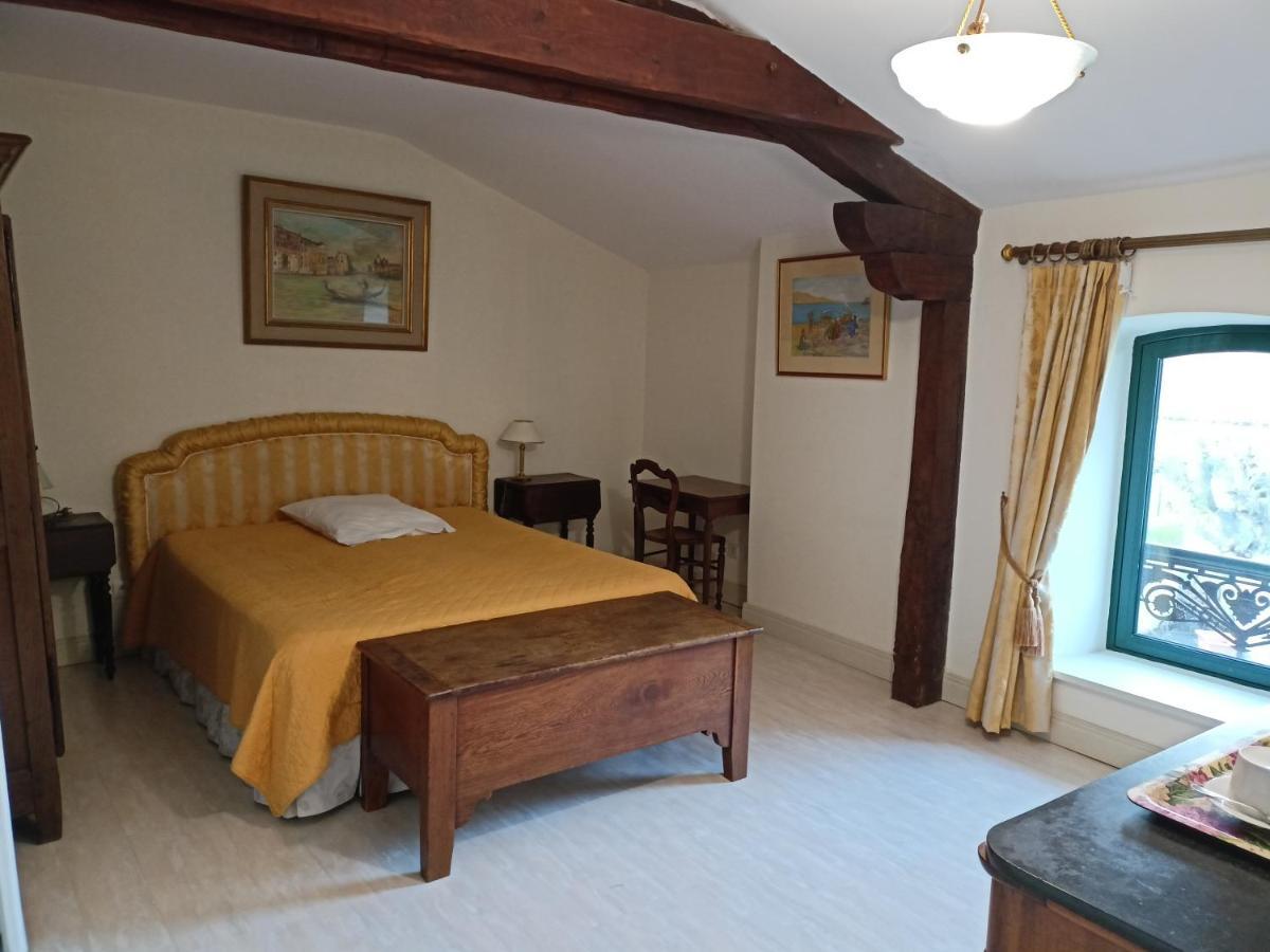 Au Fond De La Cour Bed and Breakfast Veyre-Monton Eksteriør billede