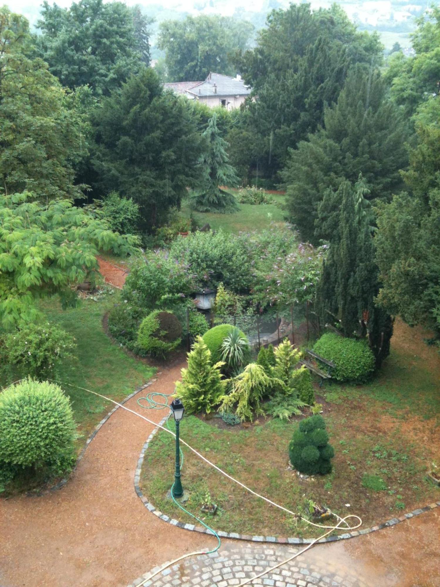 Au Fond De La Cour Bed and Breakfast Veyre-Monton Eksteriør billede