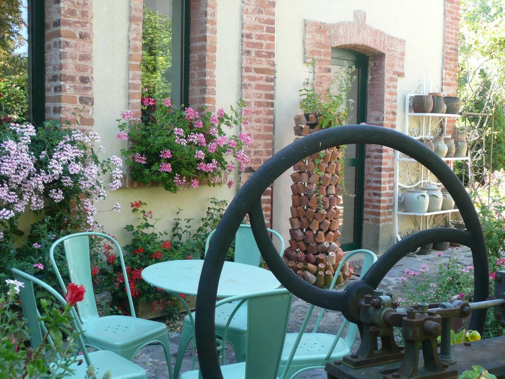 Au Fond De La Cour Bed and Breakfast Veyre-Monton Eksteriør billede