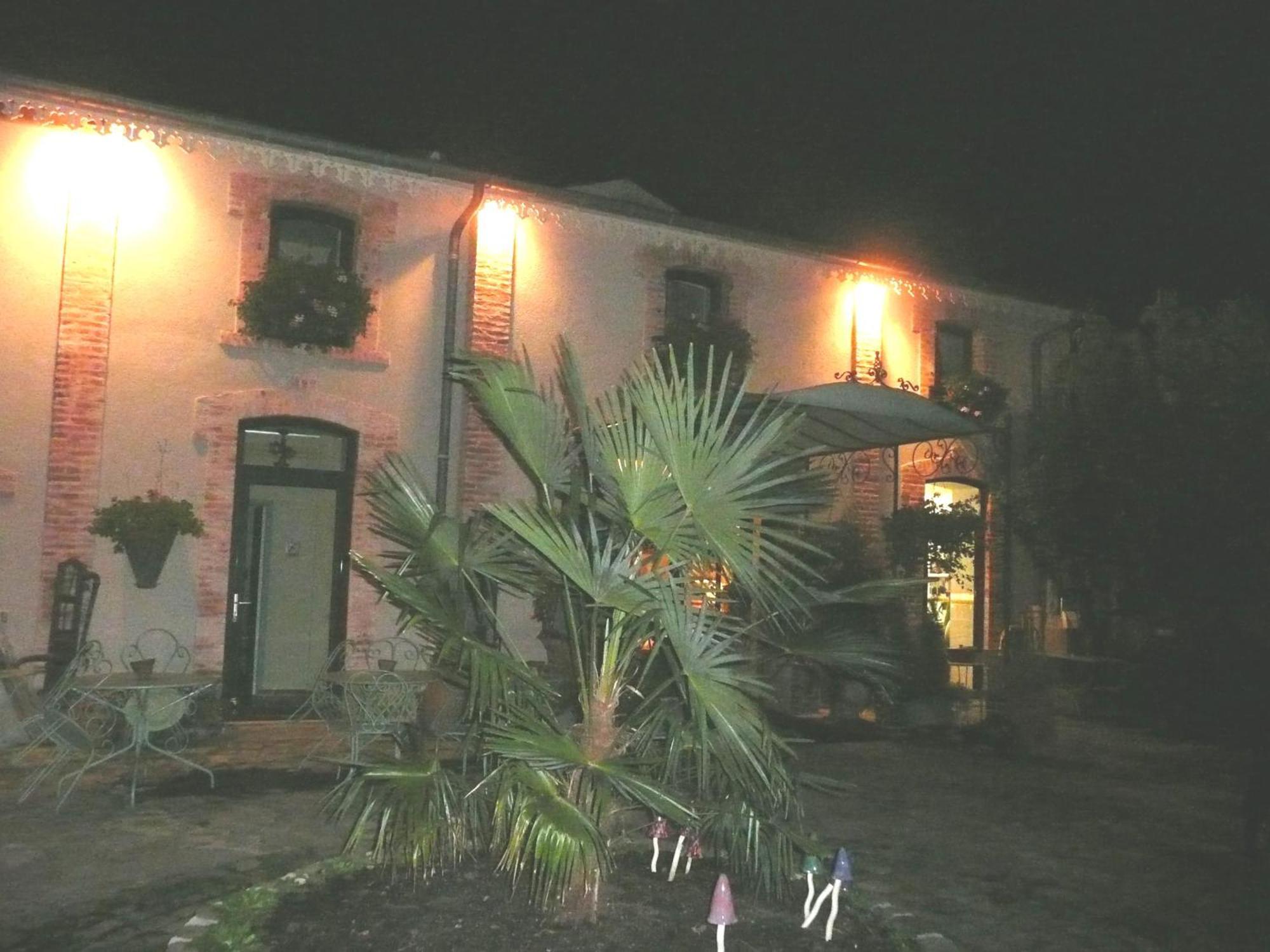 Au Fond De La Cour Bed and Breakfast Veyre-Monton Eksteriør billede