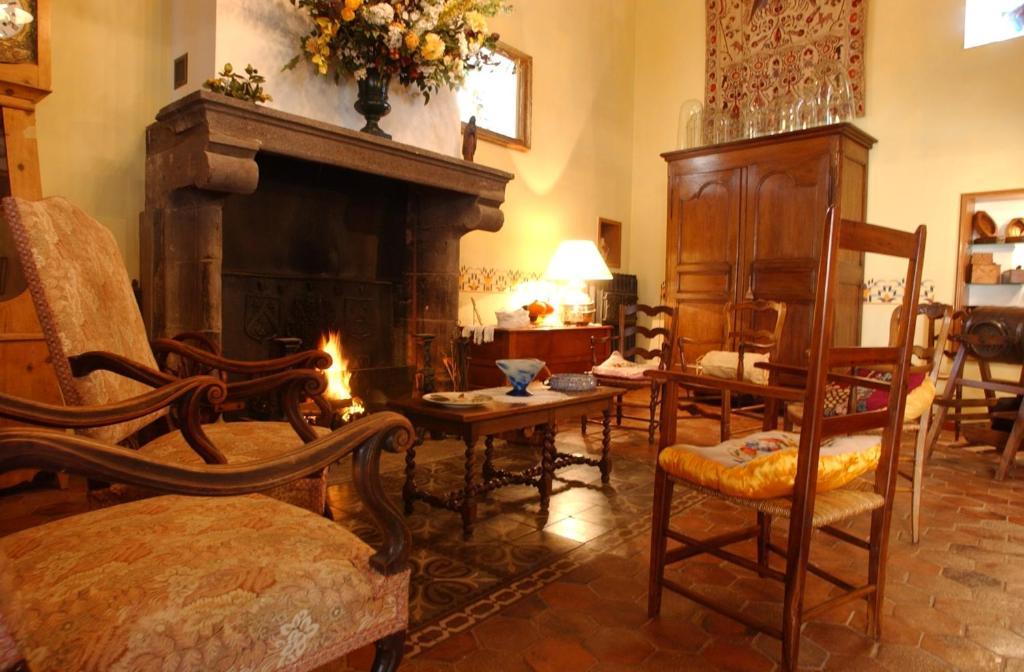 Au Fond De La Cour Bed and Breakfast Veyre-Monton Eksteriør billede