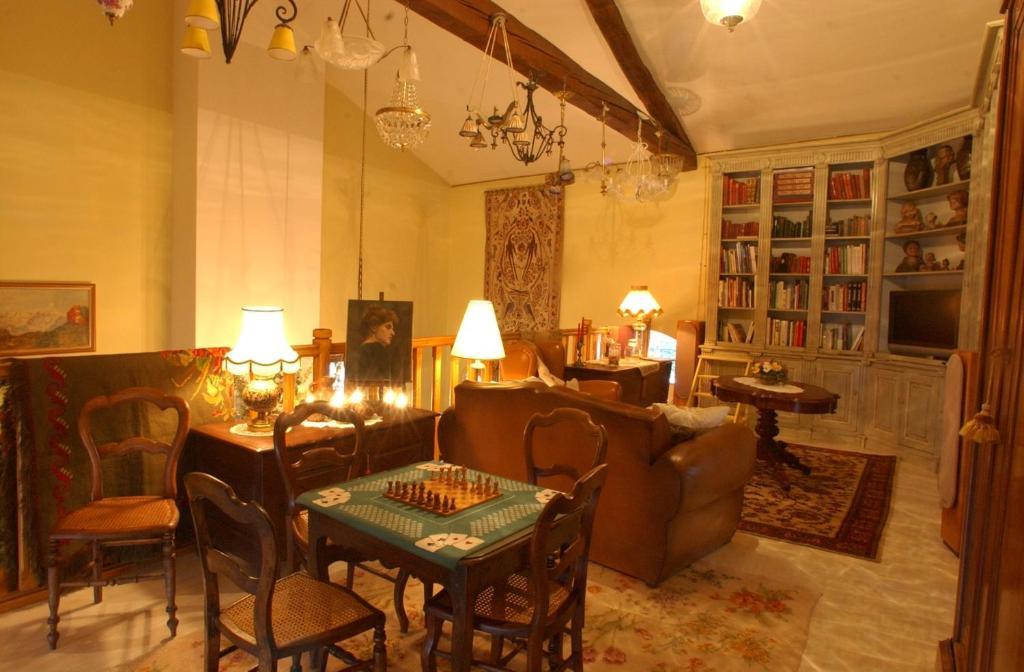 Au Fond De La Cour Bed and Breakfast Veyre-Monton Eksteriør billede
