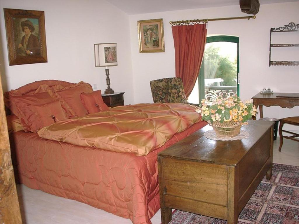 Au Fond De La Cour Bed and Breakfast Veyre-Monton Værelse billede